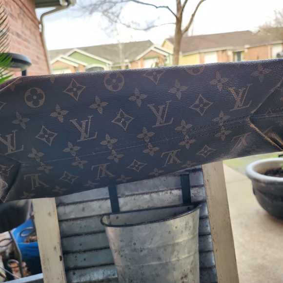 HOBO TYPE LEATHER BAG BY LOUIS VUITTON - Picture 6 of 11